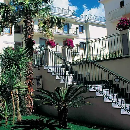 Hotel Luisa 4*
