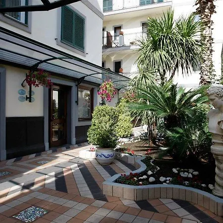 Luisa Hotel